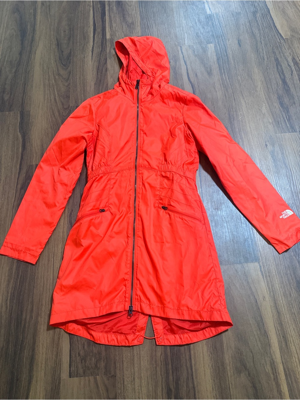 The North Face - Rissy 2 Hooded Water Repellent Raincoat in Fiery Red